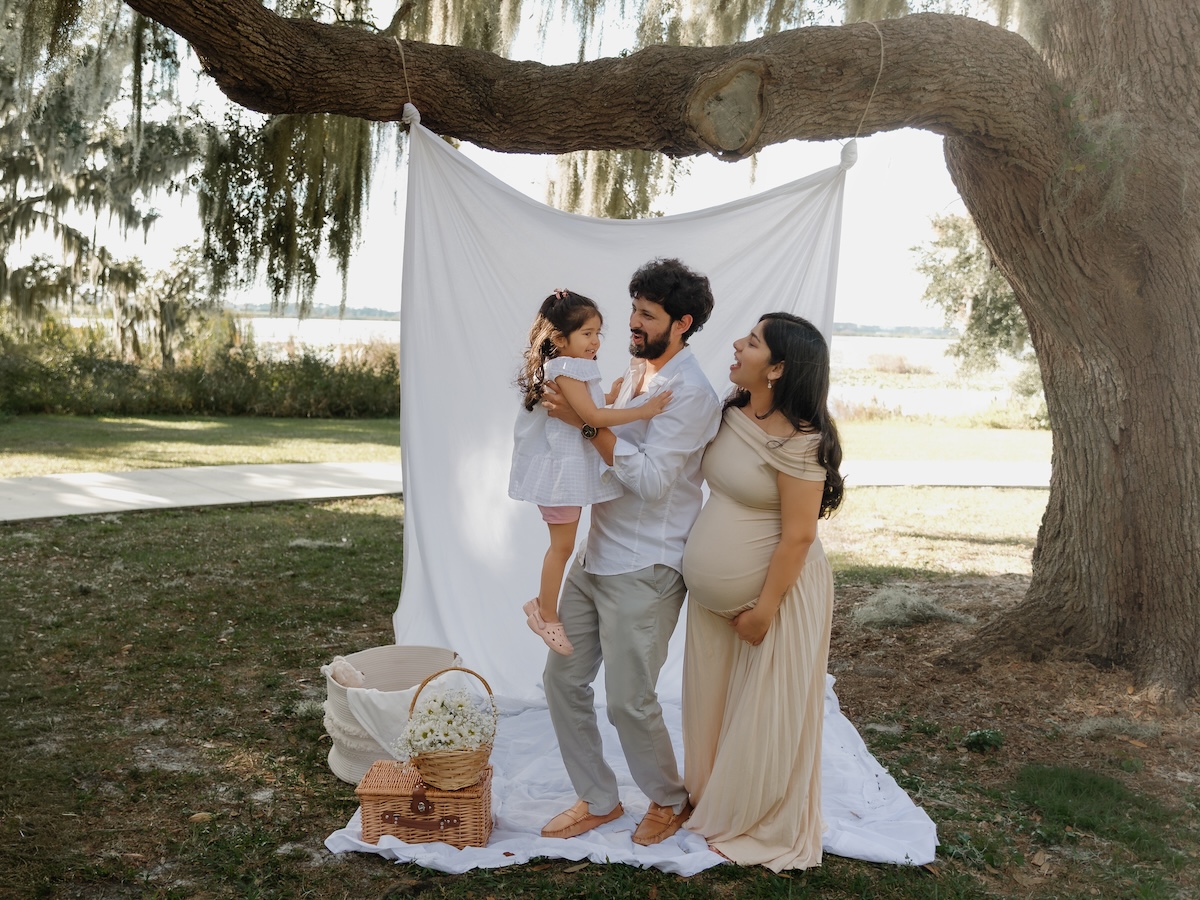 a maternity shoot taken at a park in Tampa, Florida