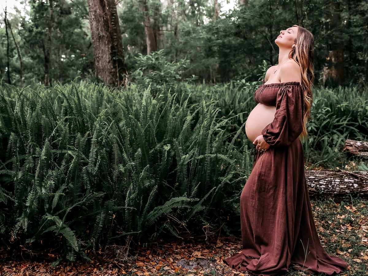 A maternity shoot surrounded by tall grass and taken in Tampa, Florida