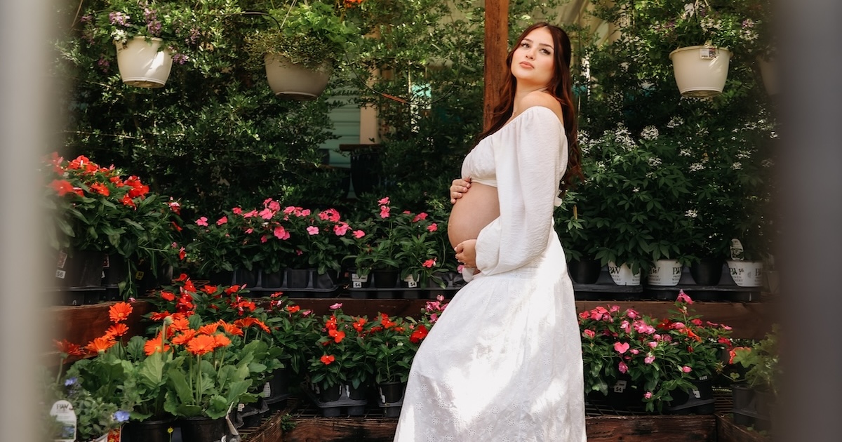 A maternity shoot taken at a flower shot in Tampa, Florida